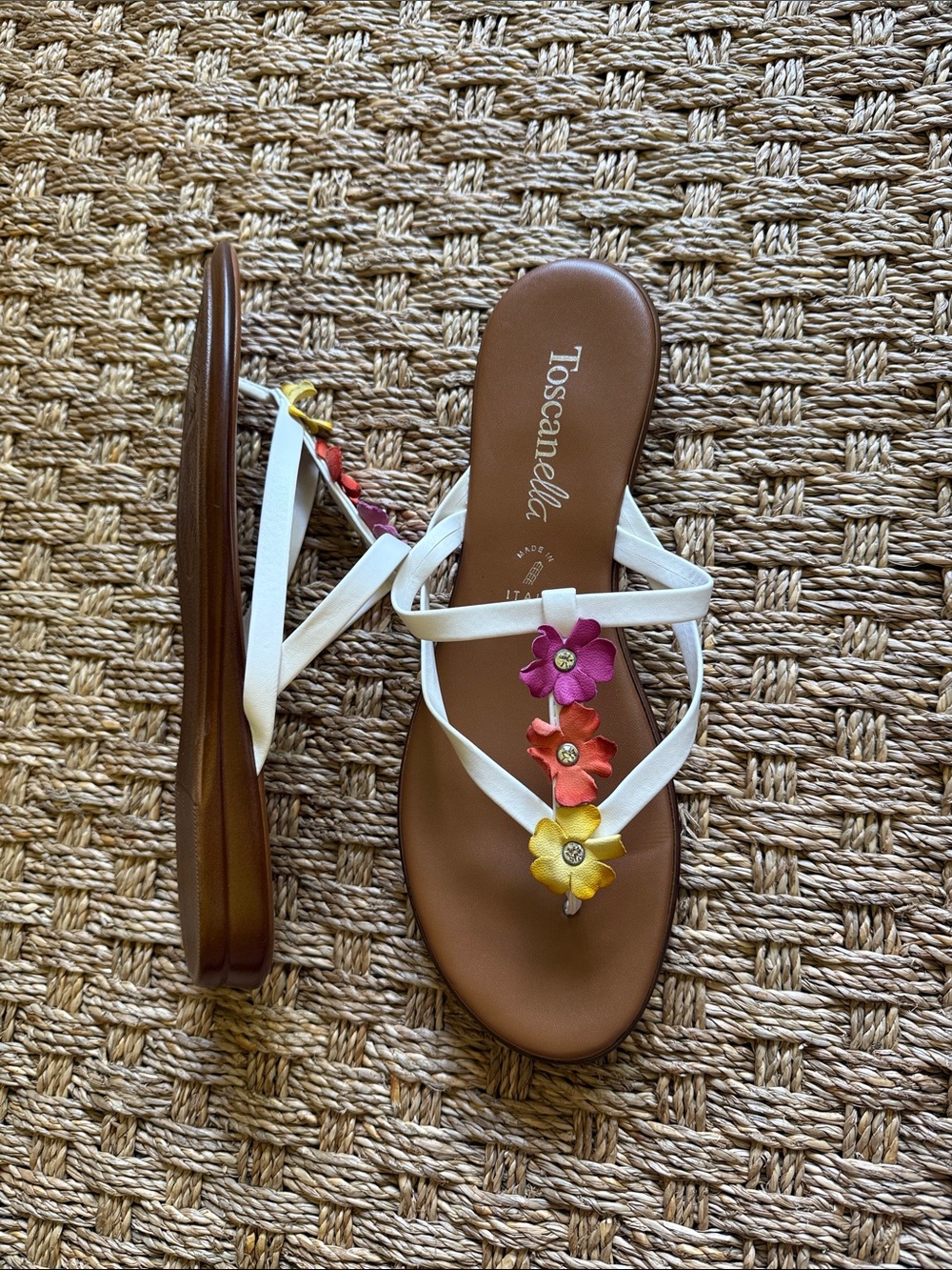 Toscanella White Floral Leather Thong Sandals - Multicolor Flowers